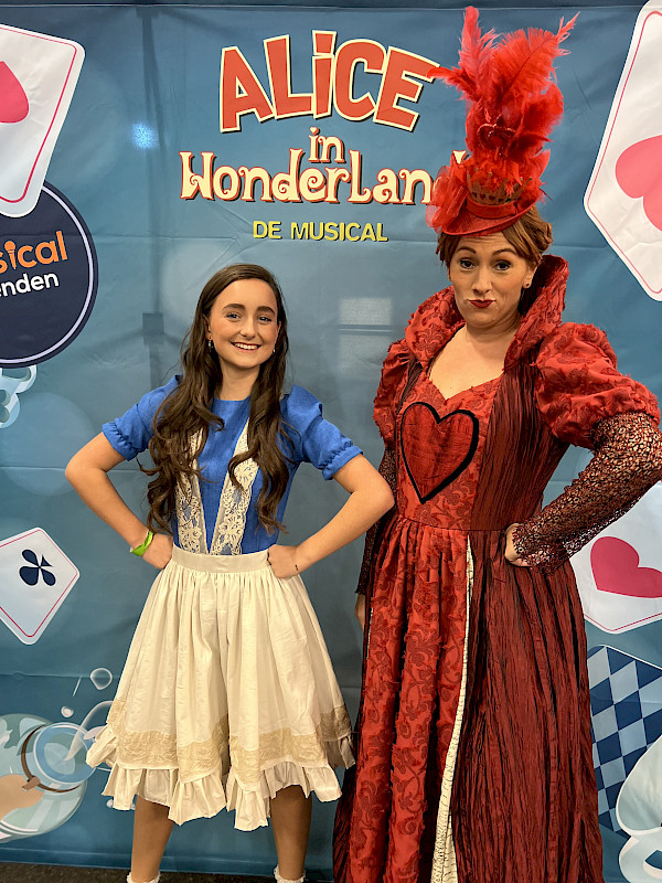 Alice in Wonderland-2