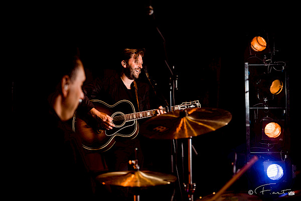 A Tribute to Crowded House-3